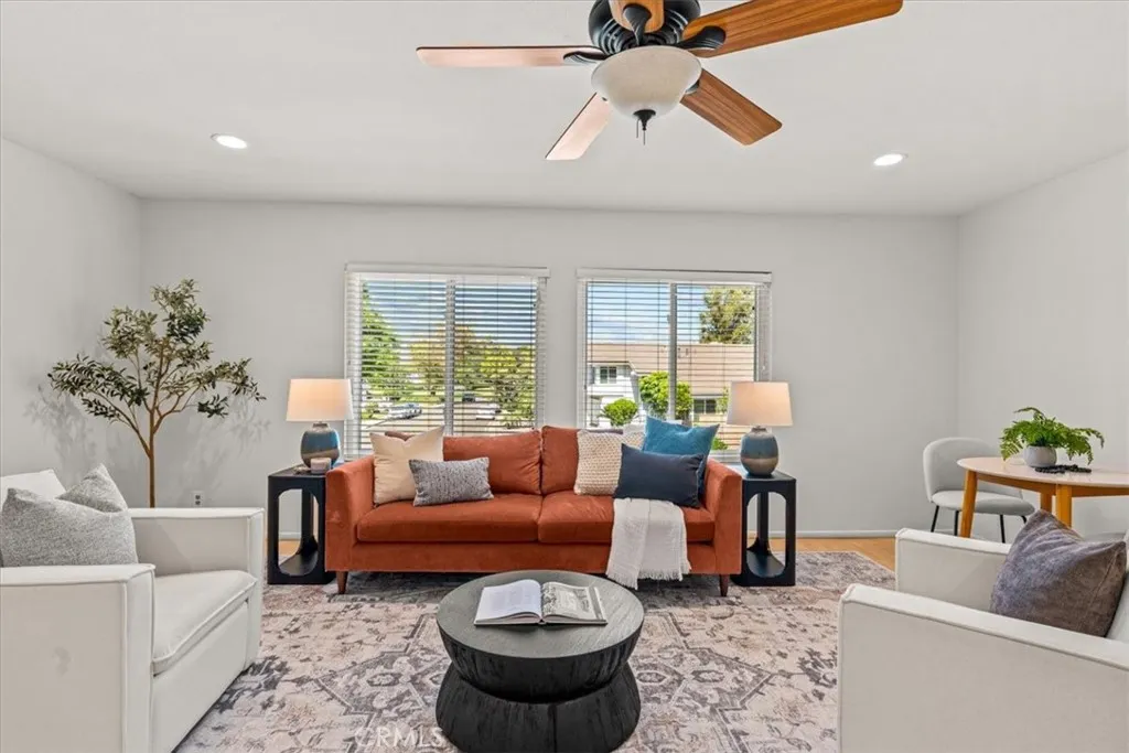 3 Christamon W, Irvine, California 92620 home-pic-30