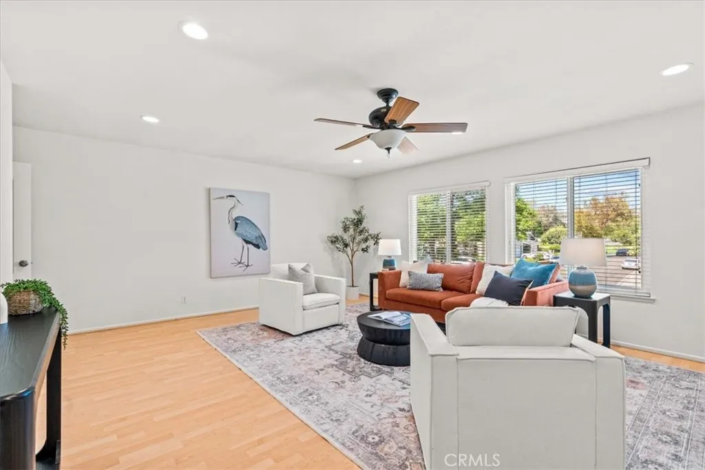 3 Christamon W, Irvine, California 92620 home-pic-29