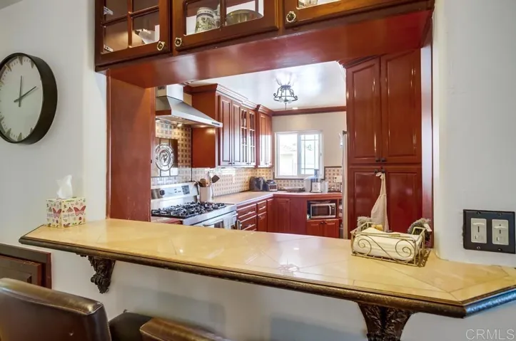 Allows for easy entertaining with family and friends while cooking