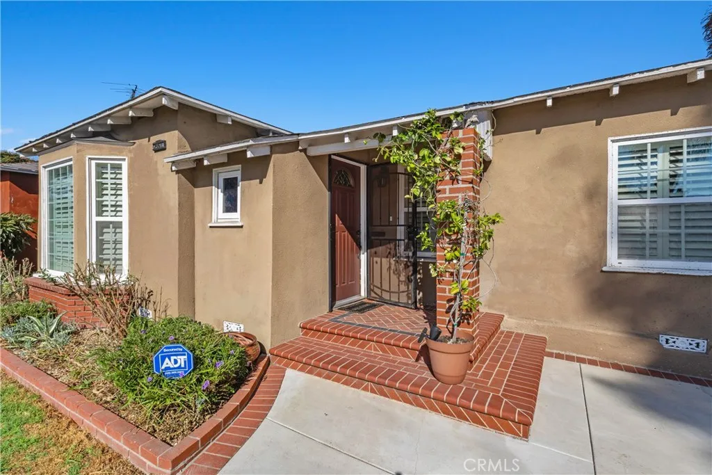 2860 Chestnut Avenue, Long Beach, California 90806 home-pic-1