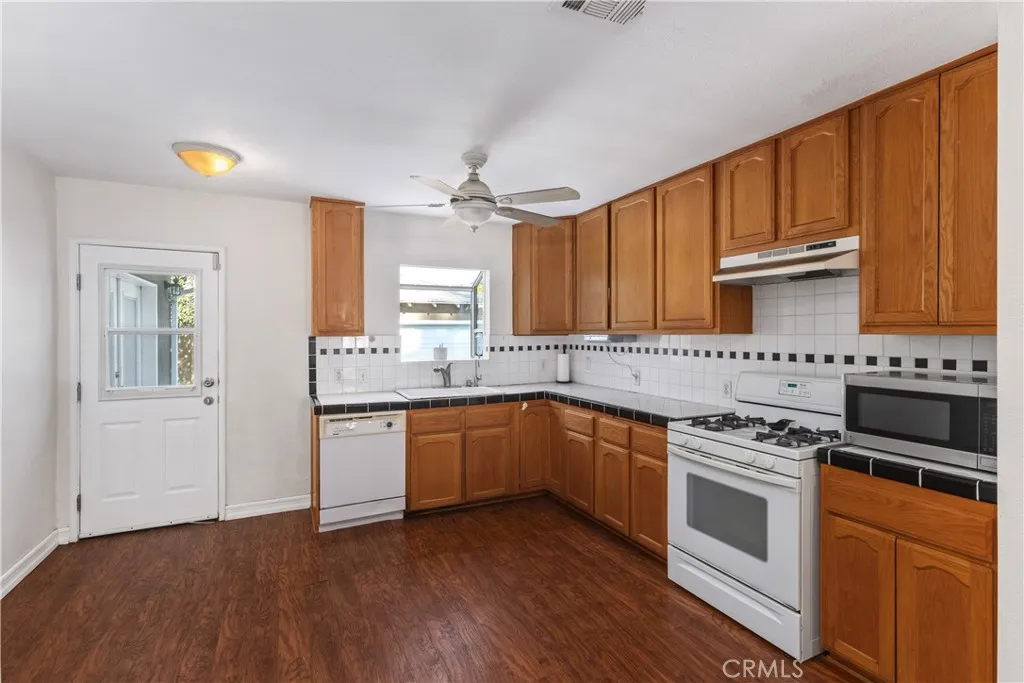 2860 Chestnut Avenue, Long Beach, California 90806 home-pic-18