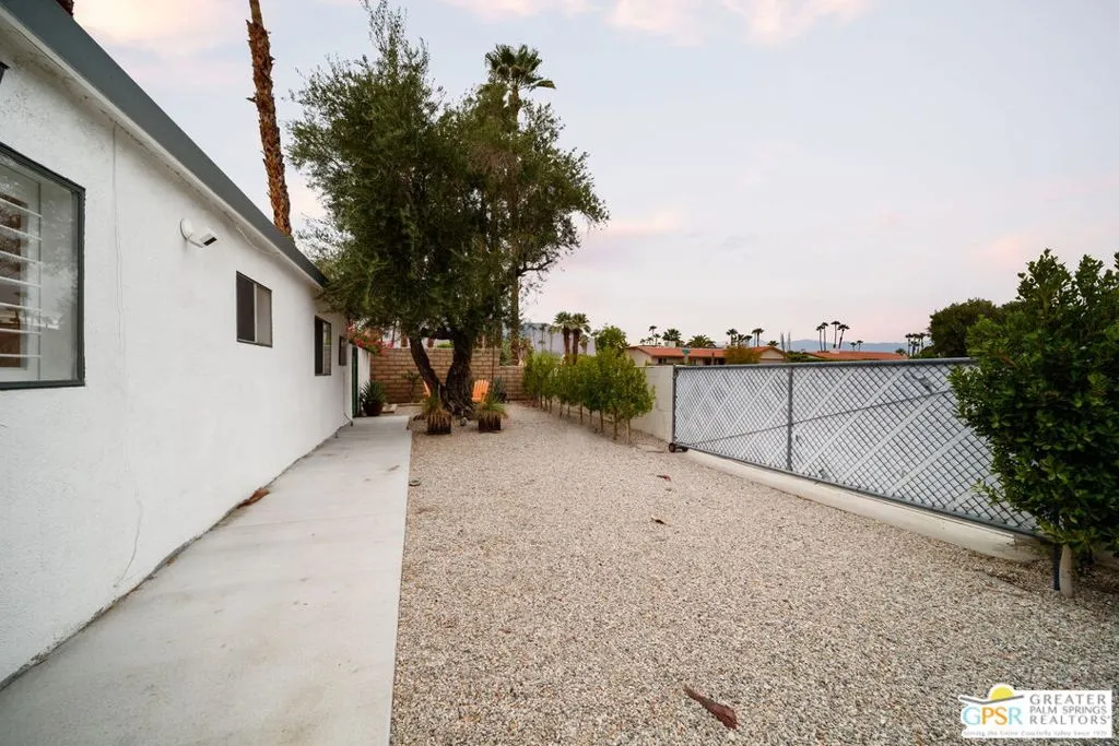695 N Monterey Road, Palm Springs, California 92262 home-pic-60