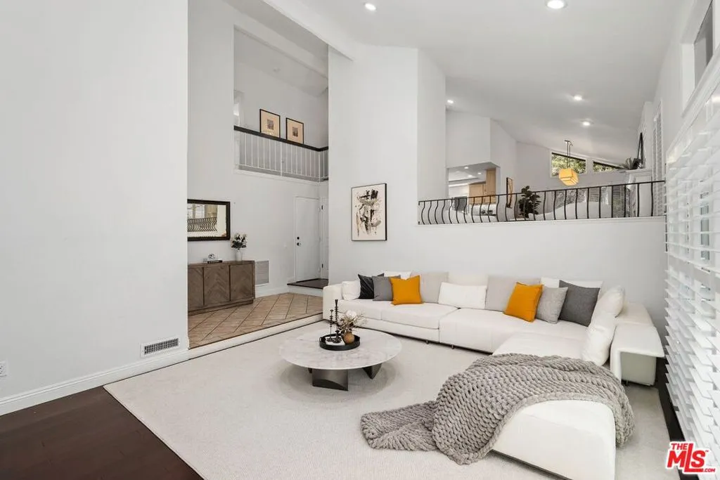 2880 Woodwardia Drive, Los Angeles, California 90077 home-pic-3