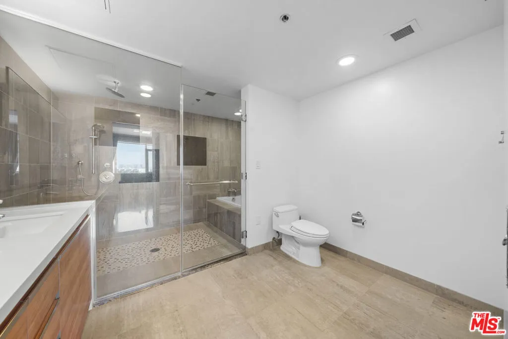 3785 Wilshire Boulevard 1709, Los Angeles, California 90010 home-pic-9