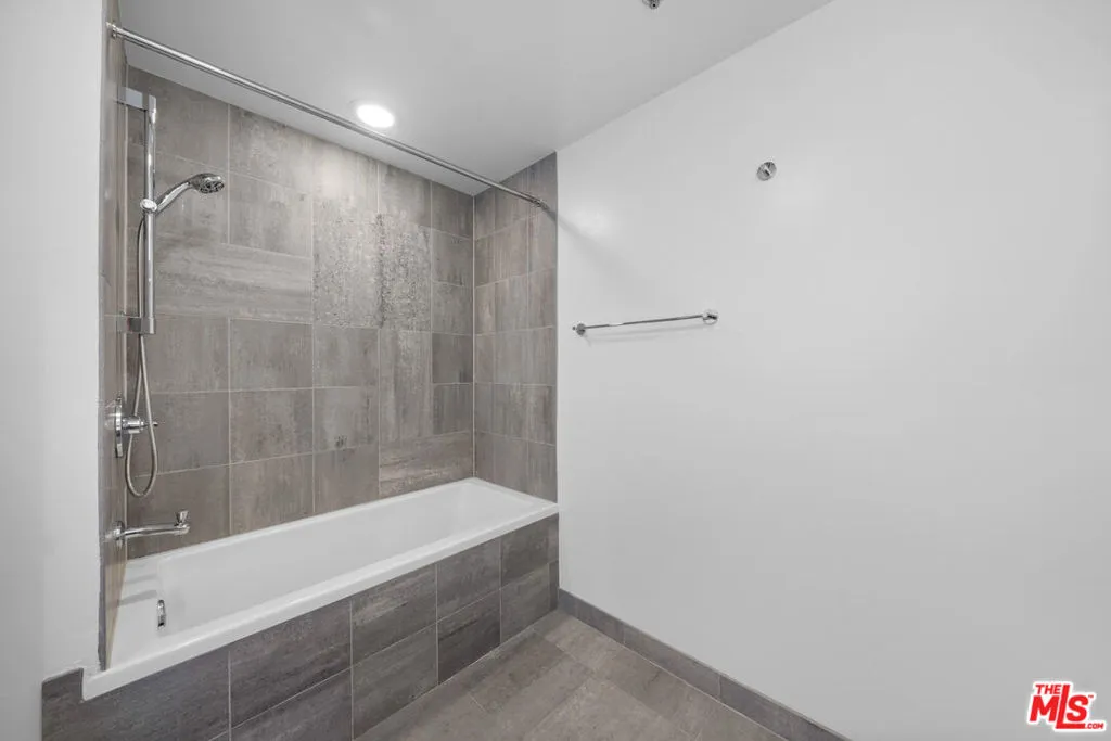 3785 Wilshire Boulevard 1709, Los Angeles, California 90010 home-pic-17