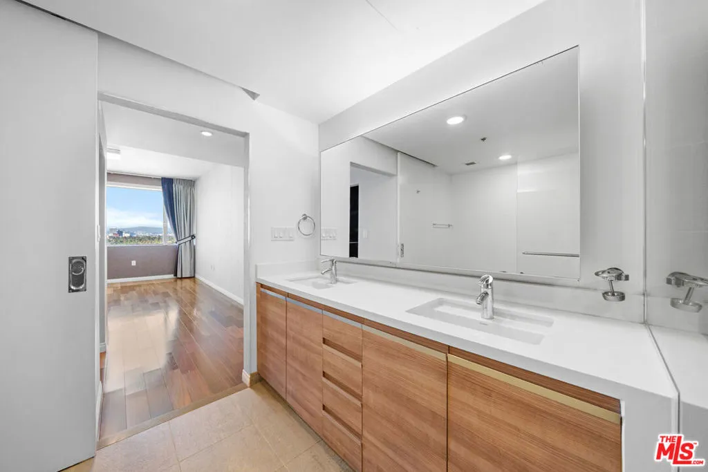 3785 Wilshire Boulevard 1709, Los Angeles, California 90010 home-pic-10