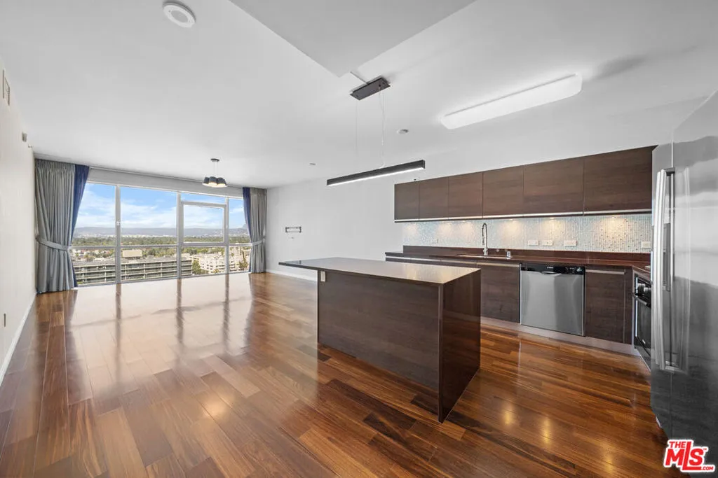 3785 Wilshire Boulevard 1709, Los Angeles, California 90010 home-pic-5