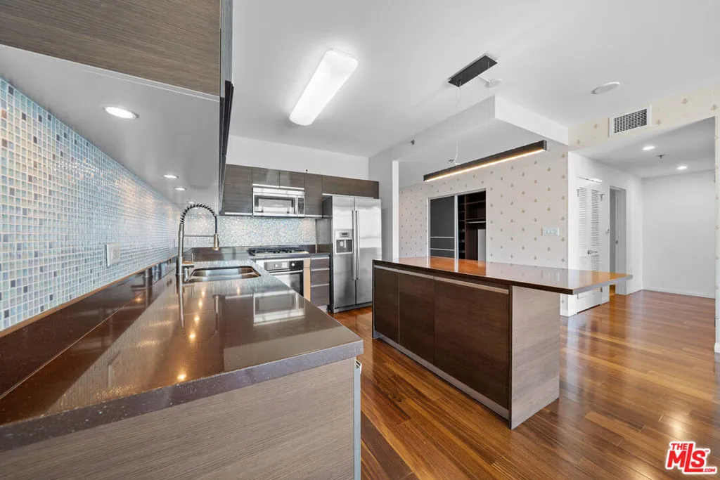 3785 Wilshire Boulevard 1709, Los Angeles, California 90010 home-pic-28
