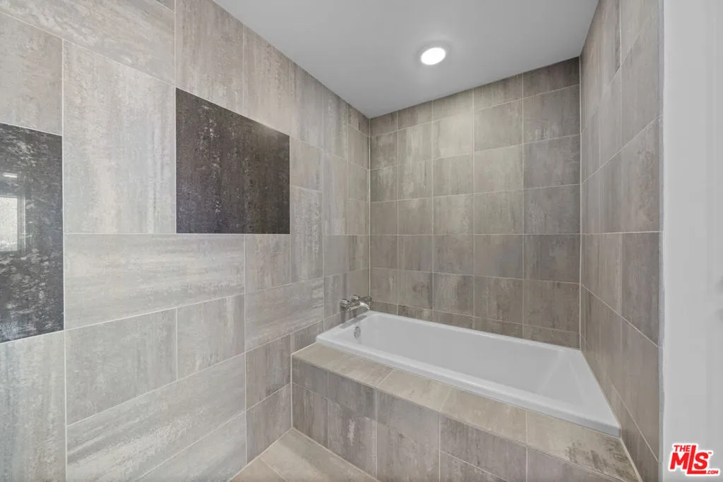 3785 Wilshire Boulevard 1709, Los Angeles, California 90010 home-pic-7