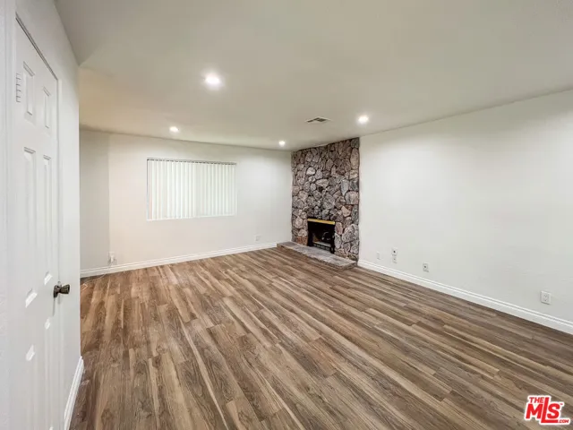 1304 W Avenue J4, Lancaster, California 93534