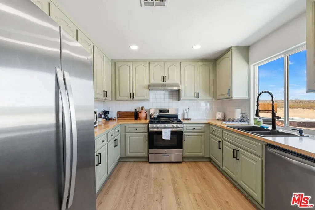 63478 E Broadway Street, Joshua Tree, California 92252 home-pic-8