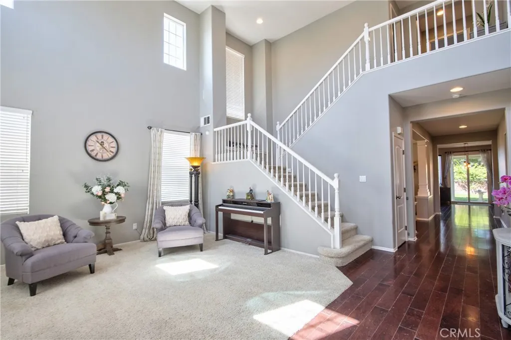 39883 S Creek Circle, Murrieta, California 92563 home-pic-2