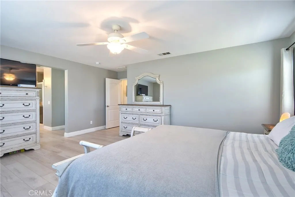 39883 S Creek Circle, Murrieta, California 92563 home-pic-19