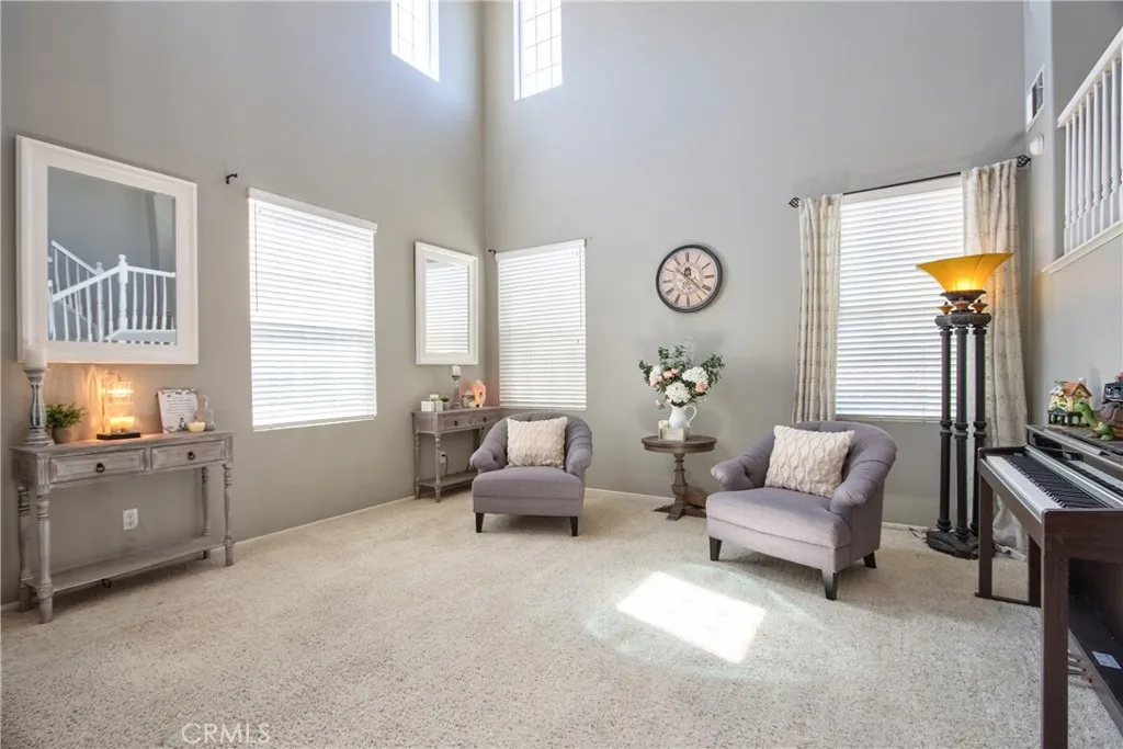 39883 S Creek Circle, Murrieta, California 92563 home-pic-2