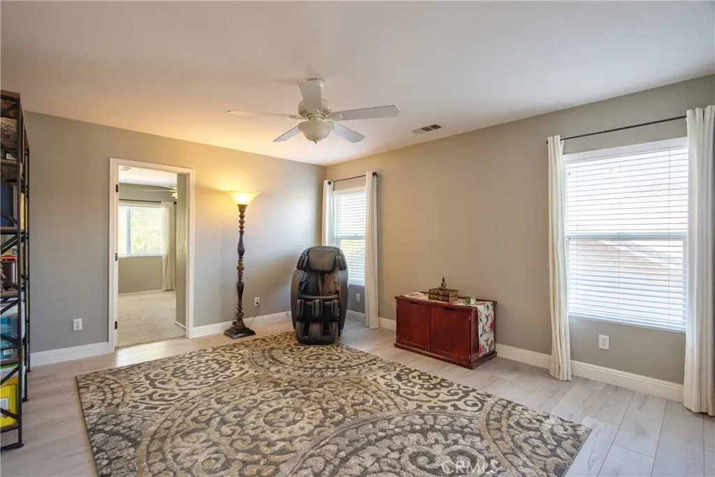39883 S Creek Circle, Murrieta, California 92563 home-pic-24