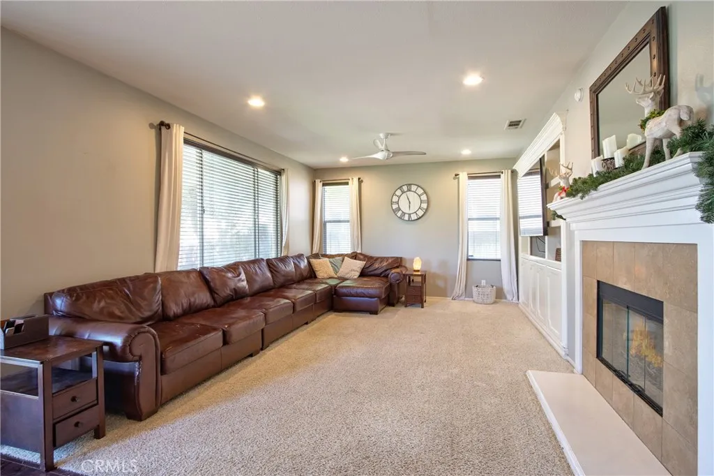 39883 S Creek Circle, Murrieta, California 92563 home-pic-8