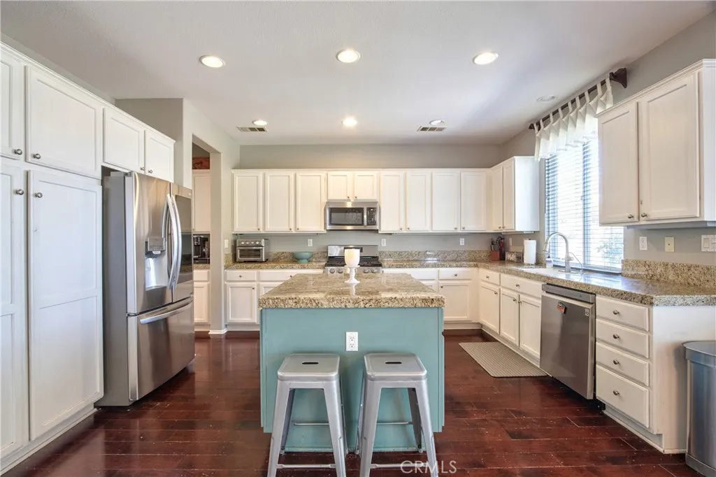 39883 S Creek Circle, Murrieta, California 92563 home-pic-12