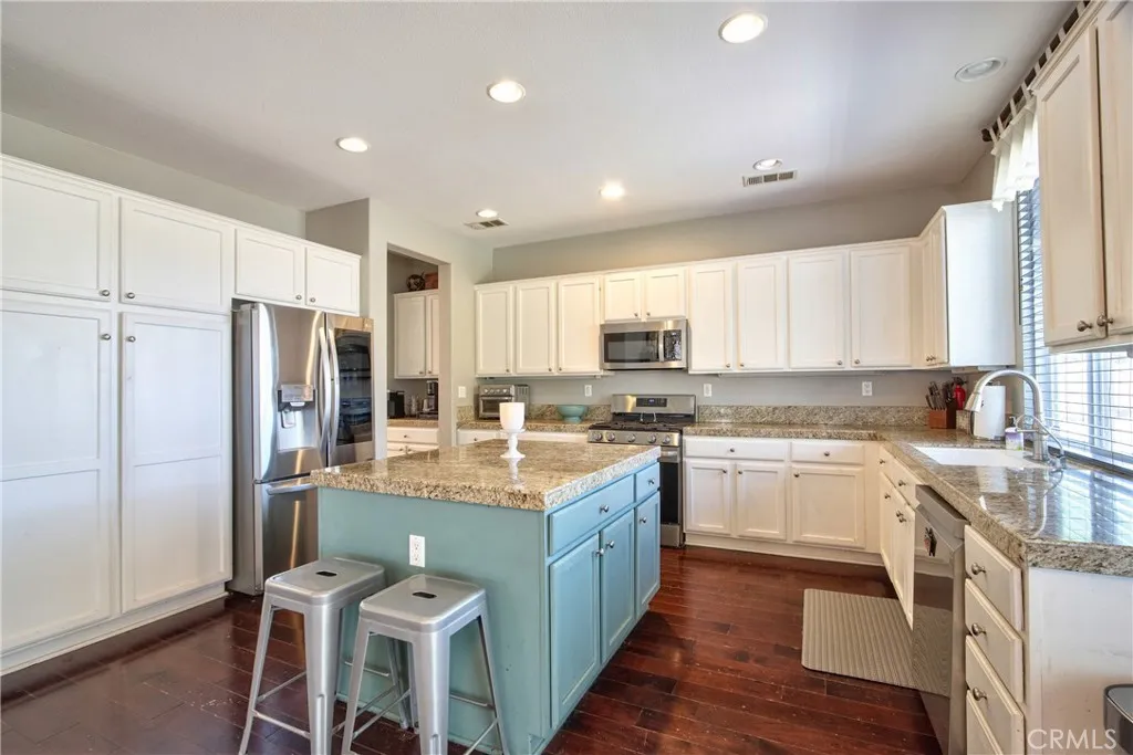 39883 S Creek Circle, Murrieta, California 92563 home-pic-11