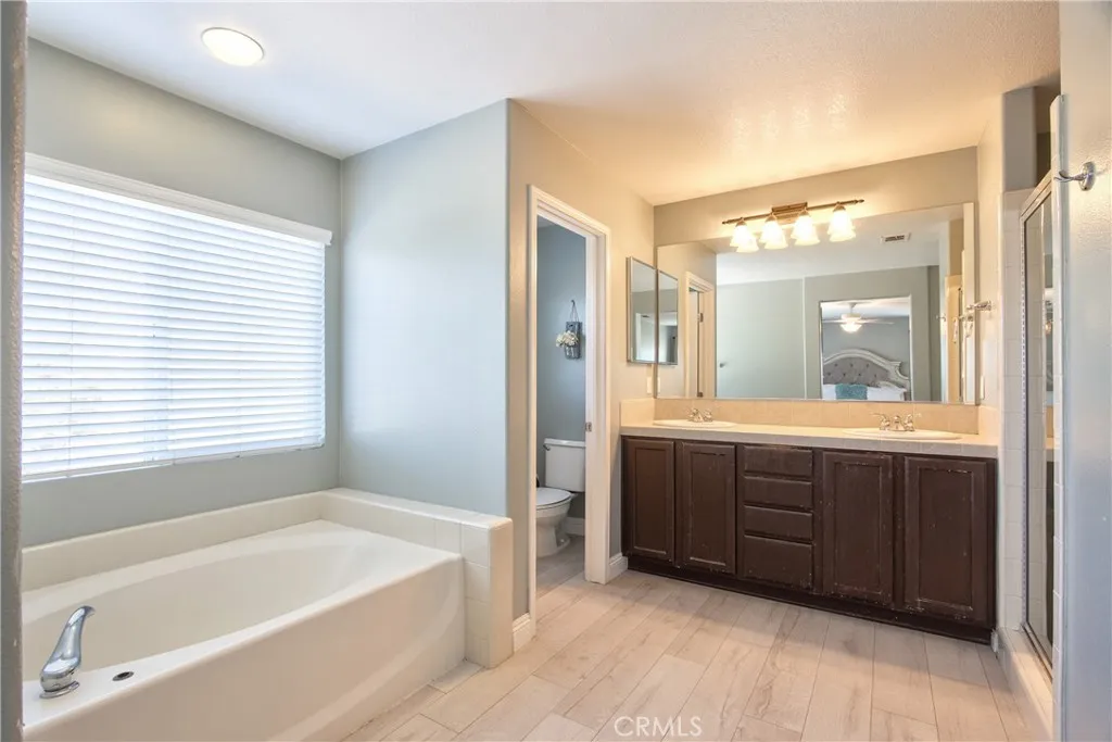 39883 S Creek Circle, Murrieta, California 92563 home-pic-22