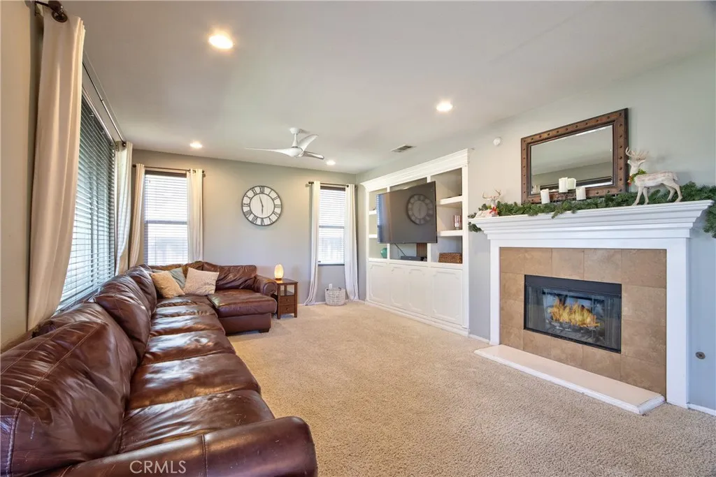 39883 S Creek Circle, Murrieta, California 92563 home-pic-9