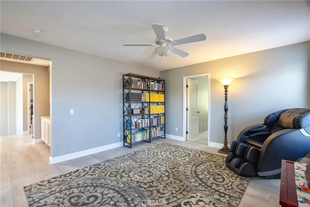 39883 S Creek Circle, Murrieta, California 92563 home-pic-25