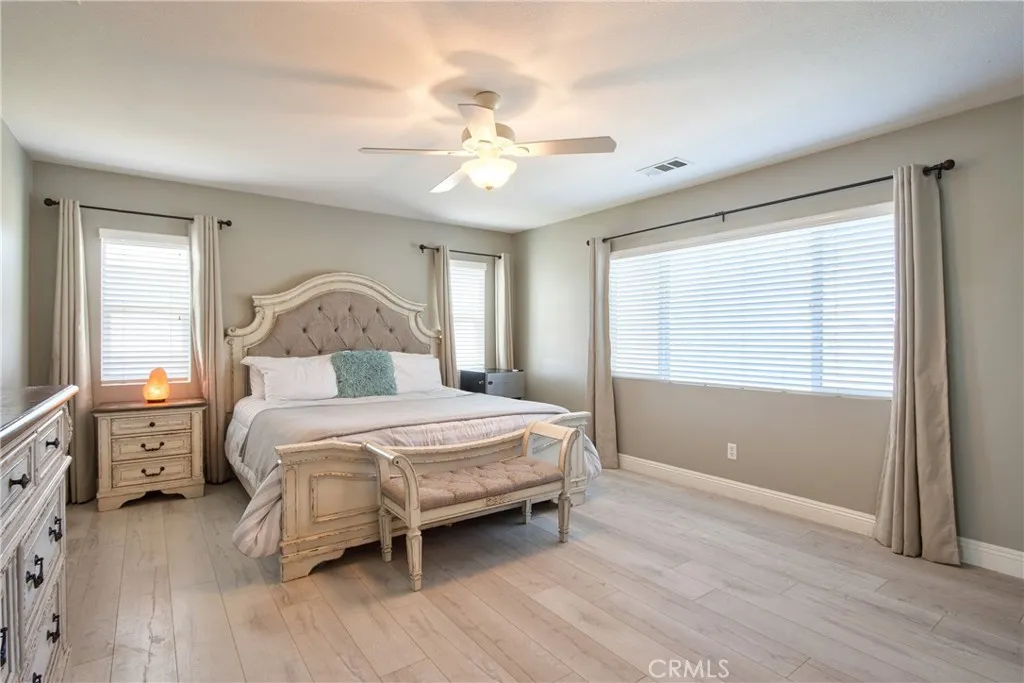39883 S Creek Circle, Murrieta, California 92563 home-pic-18