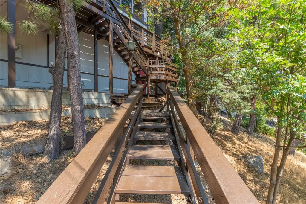 260 S Fairway Drive, Twin Peaks, California 92391 home-pic-9