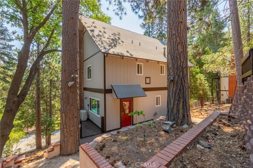 260 S Fairway Drive, Twin Peaks, California 92391 home-pic-0