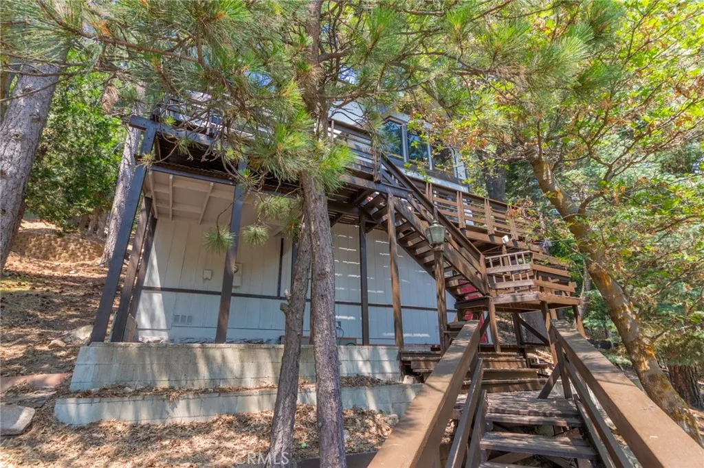 260 S Fairway Drive, Twin Peaks, California 92391 home-pic-10
