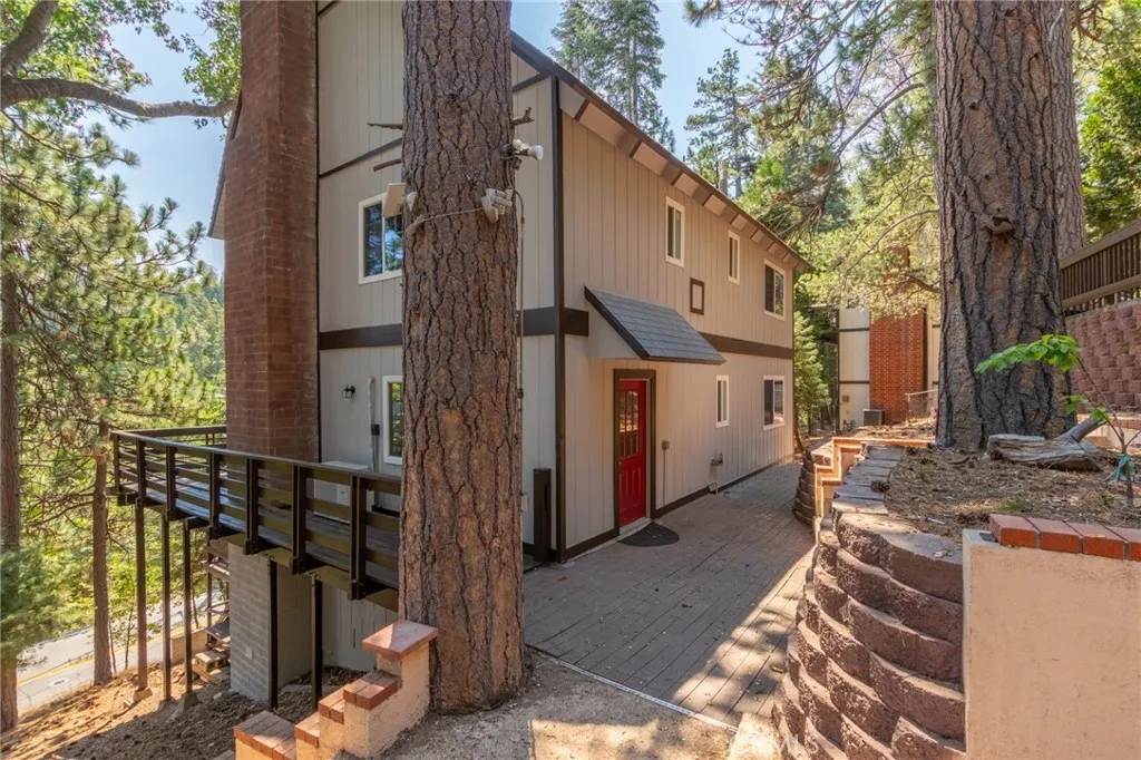 260 S Fairway Drive, Twin Peaks, California 92391 home-pic-1