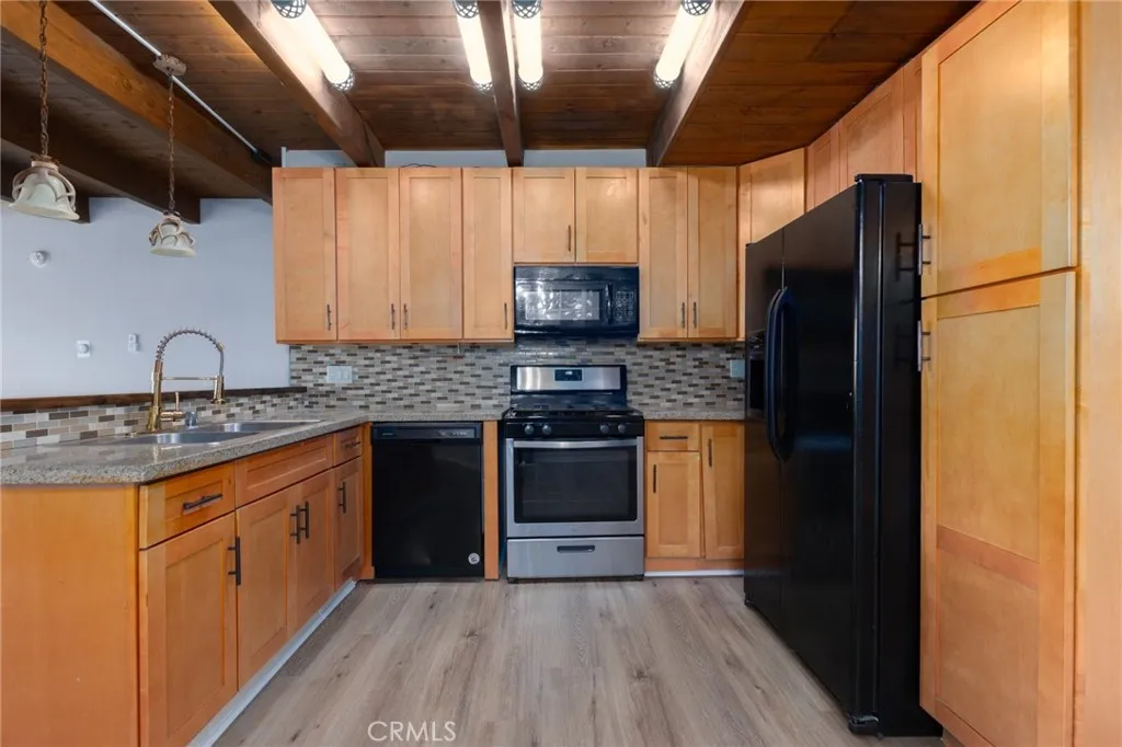 260 S Fairway Drive, Twin Peaks, California 92391 home-pic-19