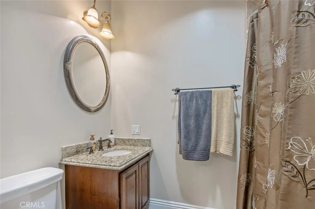 Downstairs En Suite Bath