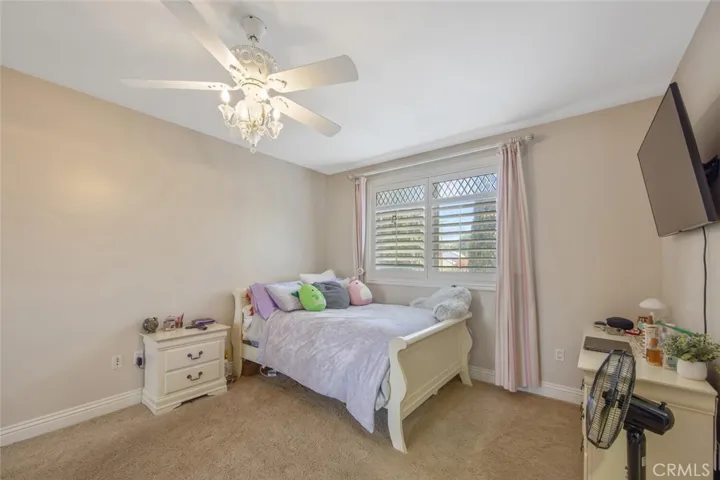3rd Upstairs Bedroom shares jack n Jill bath with bedroom 4