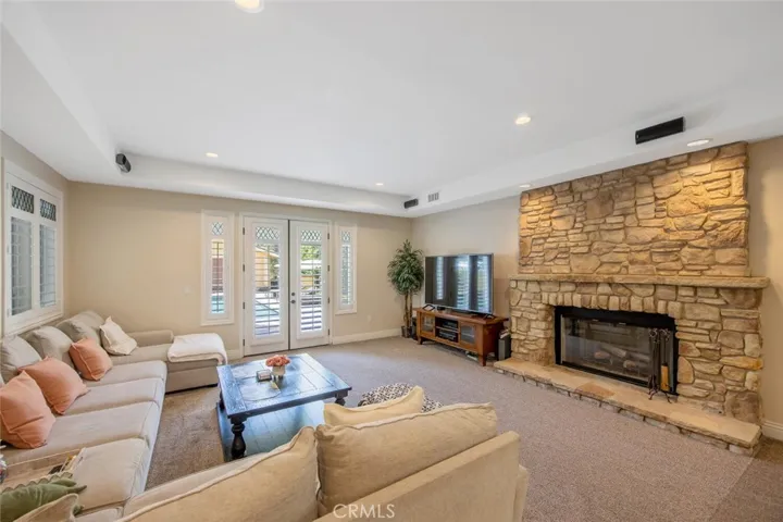 Spacious Family Room with Pool View