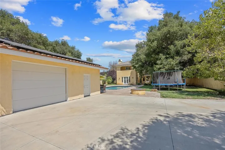2nd detached garage with rear driveway access