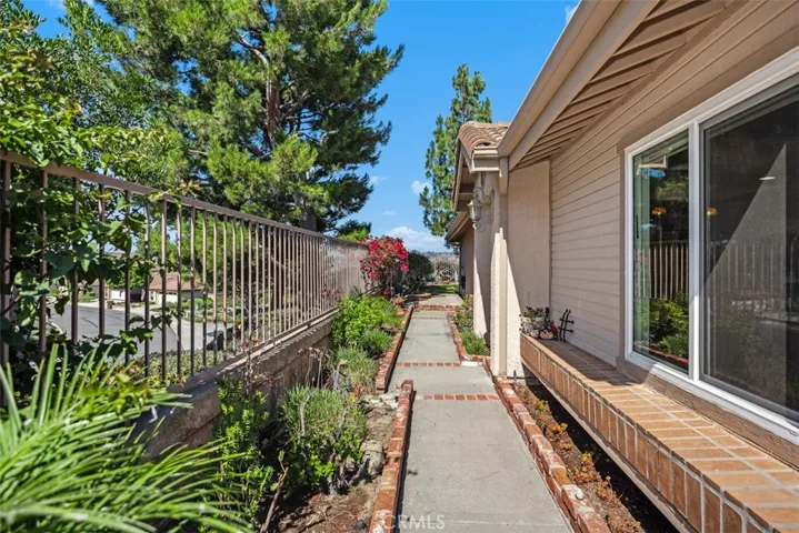 Entry​​‌​​​​‌​​‌‌​​‌​​​‌‌​​​‌​​‌‌​​‌‌​​‌‌​​​​ walkway