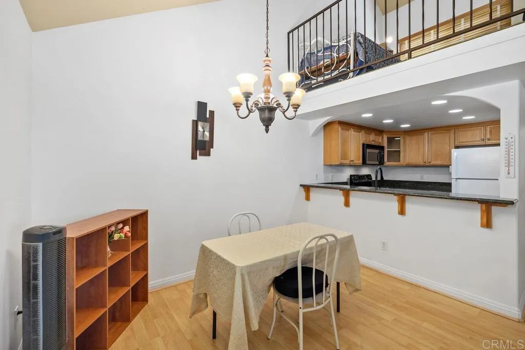 1145 Helix Street  home-pic-7