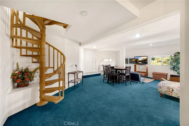 stair case to bottom level