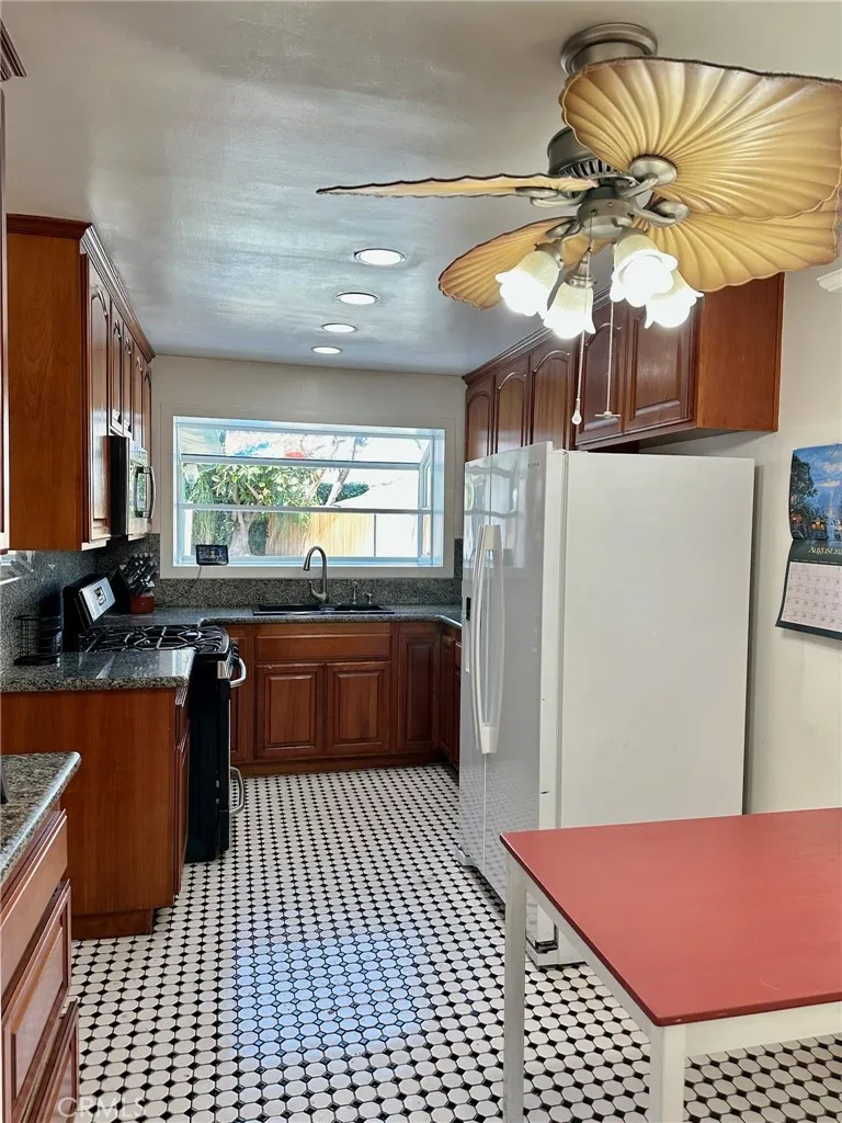 9002 Amsdell Ave, Whittier, California 90605, 2 Bedrooms Bedrooms, ,2 BathroomsBathrooms,Residential Lease,For Rent,Amsdell Ave,PW25194770