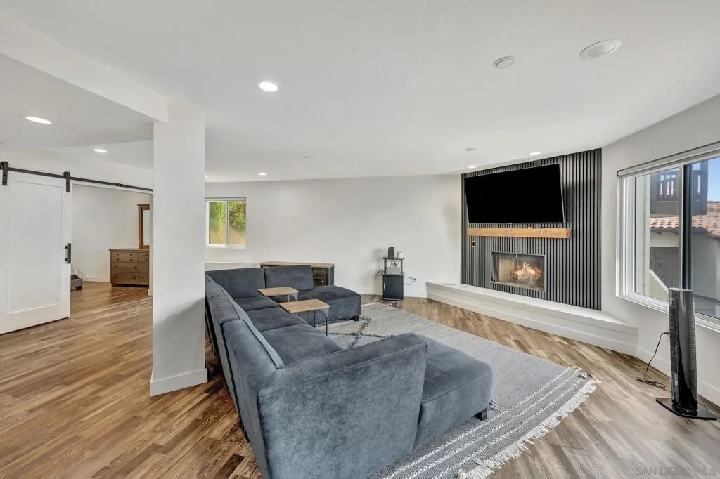 4016 Ampudia, San Diego, California 92110 home-pic-11