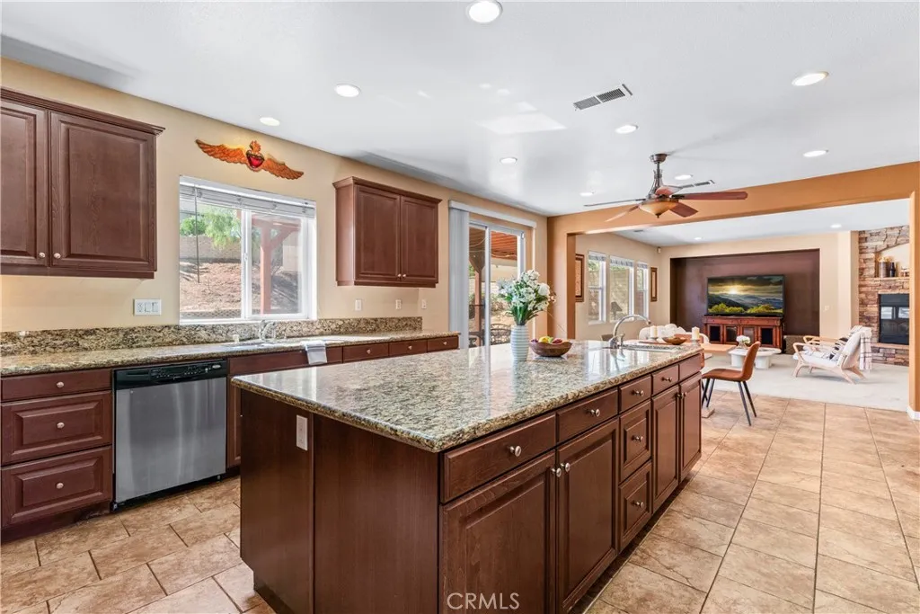 12113 Jonathan Drive, Riverside, California 92503 home-pic-12