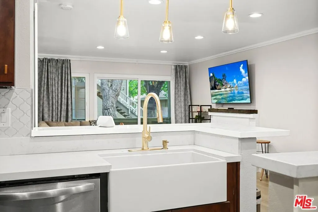 8726 Beckenham Lane A, Inglewood, California 90305 home-pic-11