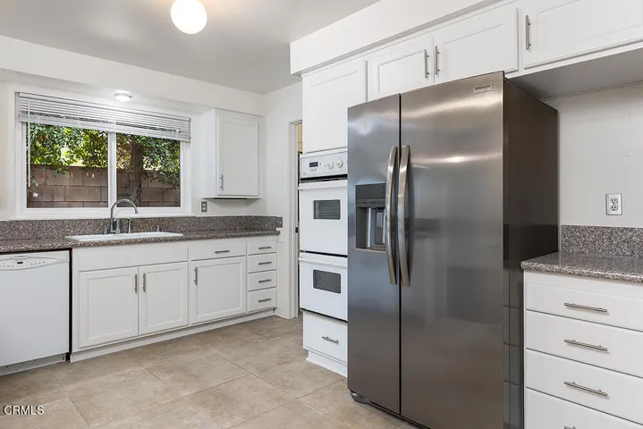 9645 Woodley Ave 014-mls