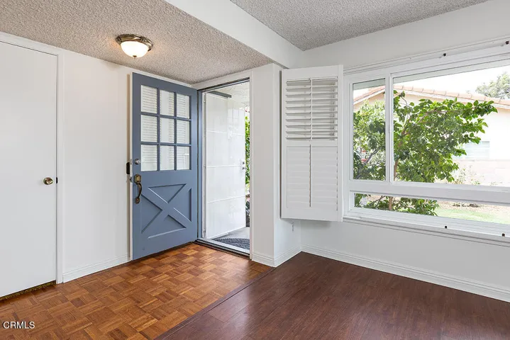 9645 Woodley Ave 008-mls