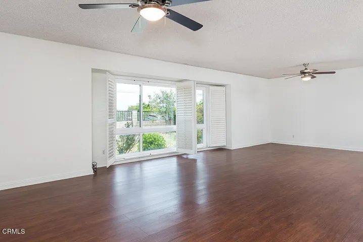 9645 Woodley Ave 010-mls