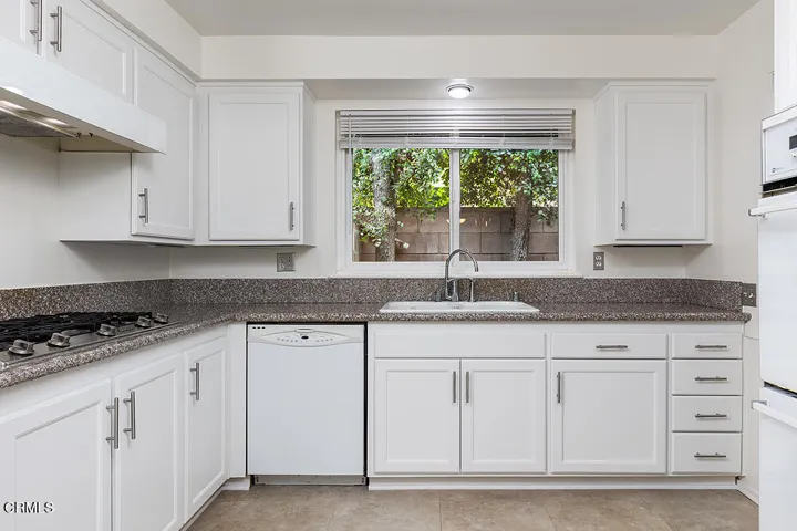 9645 Woodley Ave 015-mls