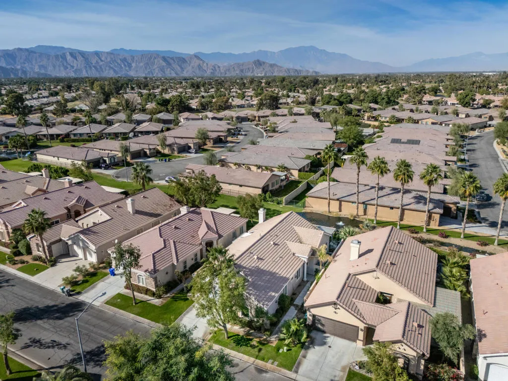 91 hdrephoto.com-49527-wayne-st-aerial-0