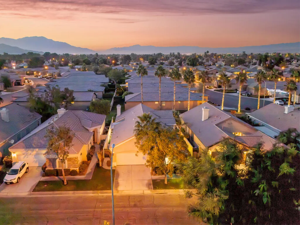 88 hdrephoto.com-49527-wayne-st-aerial-0