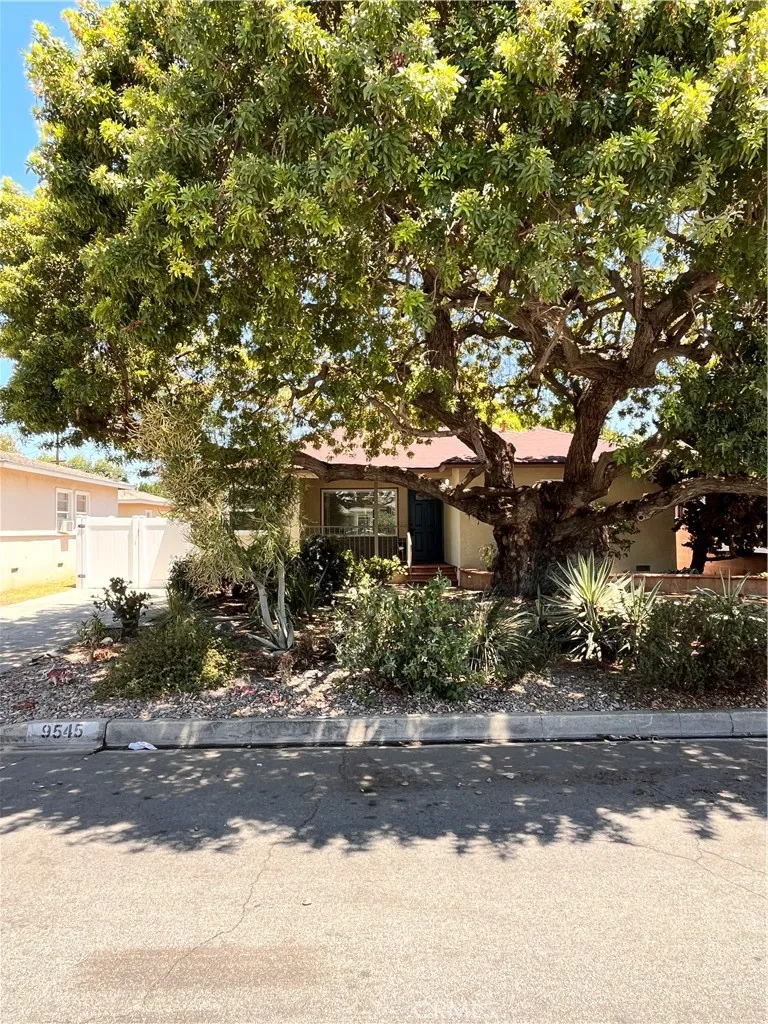 9545 Heiner Street, Bellflower, California 90706, 2 Bedrooms Bedrooms, ,1 BathroomBathrooms,Residential,For Sale,Heiner,PW25194974
