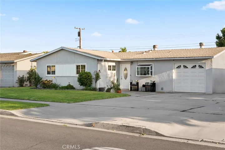 Plenty of parking in the garage & driveway